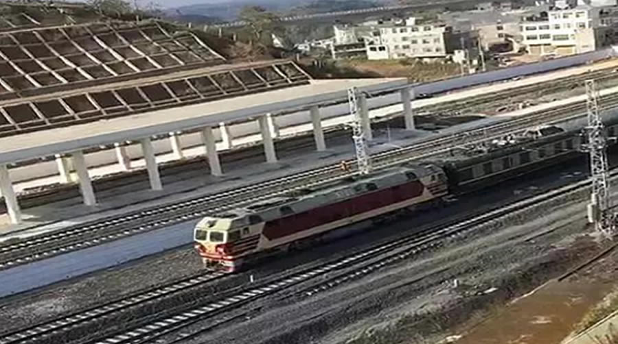 中鐵十一局、十二局集團聯合體織畢鐵路站后工程指揮部